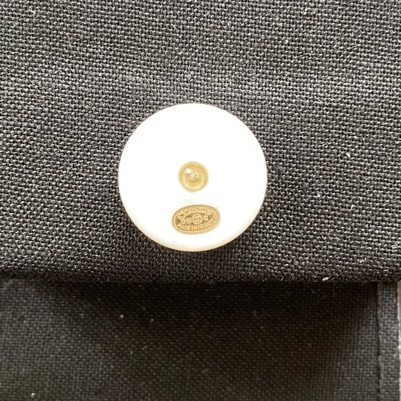 ❌SOLD to TRR❌Authentic CHANEL 2019 Cruise Collection White & Black Earrings - Picture 6 of 7